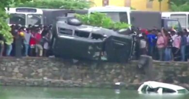 Watch: Sri Lankans Push Car Of Former Minister Into Lake