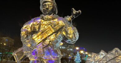 Ice soldiers mark Russia's very patriotic Christmas