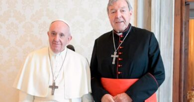 Pope mourns passing of Cardinal Pell, upholds his cooperation with Holy See