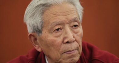 Jiang Yanyong: Whistleblower doctor who exposed China's Sars cover-up dies